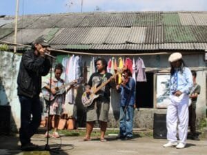 Happening Art Hari Bumi: Jangkar Jiwa Media Gegerkan Warga Gang Karet Tanah Sareal Bogor