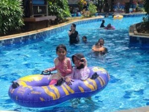 Transera Waterpark Harapan Indah Bekasi, Alternatif Liburan Bareng Keluarga