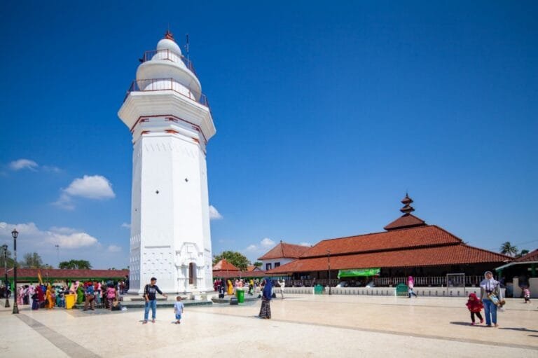 Wisata Religi di Banten Jelajahi Banten: Tiga Pilihan Akhir Pekan Maupun Outing Kantor Yang Tak Terlupakan Bersama Aston Hotels Internasional