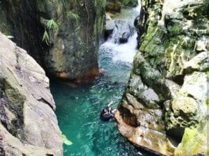 Pacu Adrenalin Lompat Tebing Curug Leuwi Lieuk Jonggol