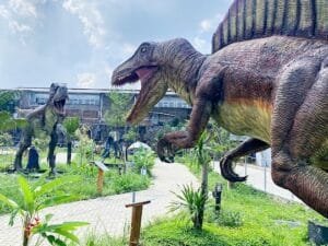 Serasa Bertualang Di Jurassic Park, Banyak Dinosaurus Di Papa Dino Bandung