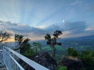De MANGOL VIEW Tempat Nongrong Modern Sambil Menikmati Keindahan Yogyakarta