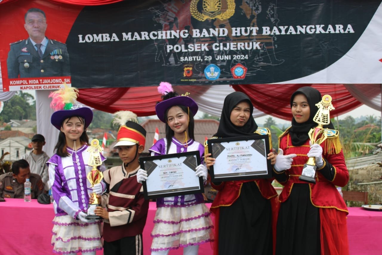 Lomba Marching Band Peringati HUT Bhayangkara Ke-78 Berlangsung Meriah Dan Menghibur