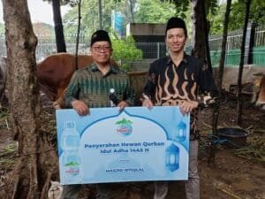 Rayakan Idul Adha 1445 H, Le Minerale Serahkan Sapi Kurban Limosin Ke Masjid Istiqlal