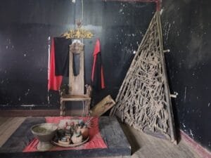 Berpetualang Uji Nyali di Rumah Pengabdi Setan Pangalengan