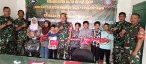 Luncurkan Program Anak Asuh Babinsa, Danramil Cigombong sampaikan beasiswa