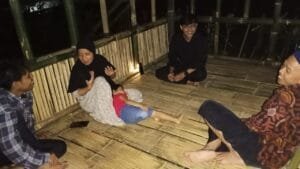 Fasih Menyampaikan Donasi Untuk Pembangunan Saung Bambu TK Plus Putra Bangsa