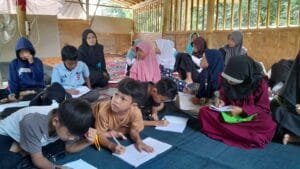 Mendapat Bantuan Buku, Gerakan Literasi Putra Bangsa Makin Giat Membina Anak Desa