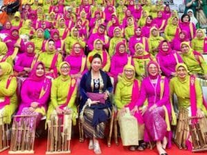 Rayakan Hari Kebaya Nasional, Bendum PERWANTI - PSMTI Lusiana Hadiri Kowani Expo di Istora Senayan