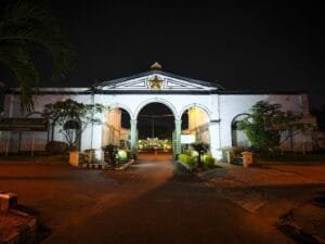 Wisata Sejarah, Kuliner Sampai Wisata Malam Ada di Benteng Kuto Besak
