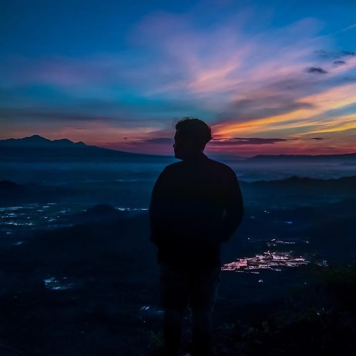 Destinasi Wisata Tersembunyi di Jawa Tengah, Puncak Laskar Pelangi Tempat Sempurna Menikmati Sunrise