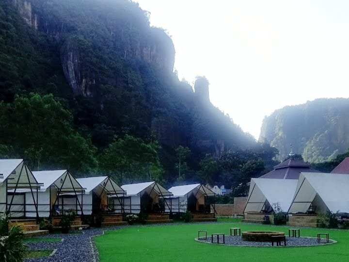 Liburan Seru Glamping di Sudut Lembah Harau Dengan View Terbaik di The Edge Harau
