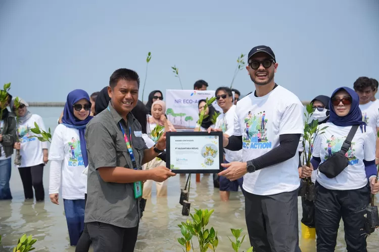 Nusantara Regas Gelar Eco Action Penanaman 2000 Mangrove dan Aksi Bersih Pantai