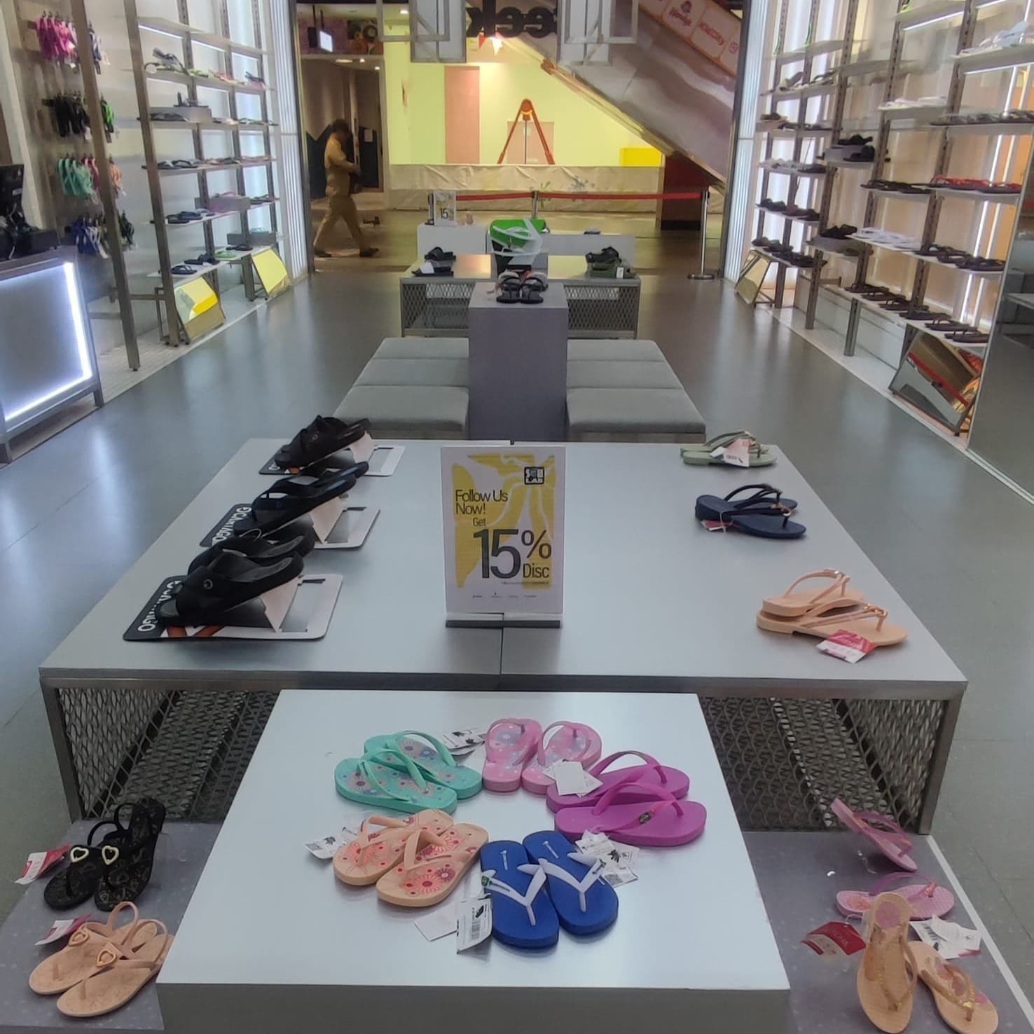 Siap Ramaikan Pasar Sandal Premium, SOLELAB Buka 5 Gerai di Jabodetabek Tahun Ini !