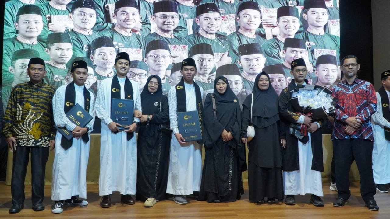 Wisuda Mahasantri Cinta Quran Center Angkatan 1: Menginspirasi Generasi Dai
