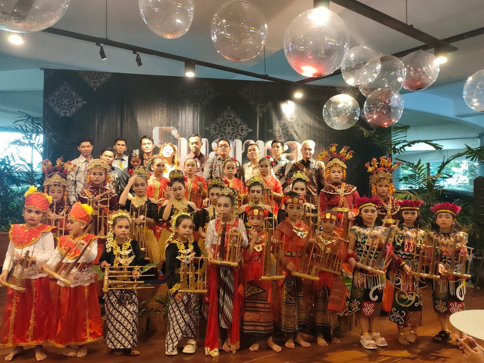 Rooms Inc. d’Botanica Bandung Dan Sanggar Tisasora Sukses Gelar Event SWARNA: Pagelaran Ragam Budaya Nusantara