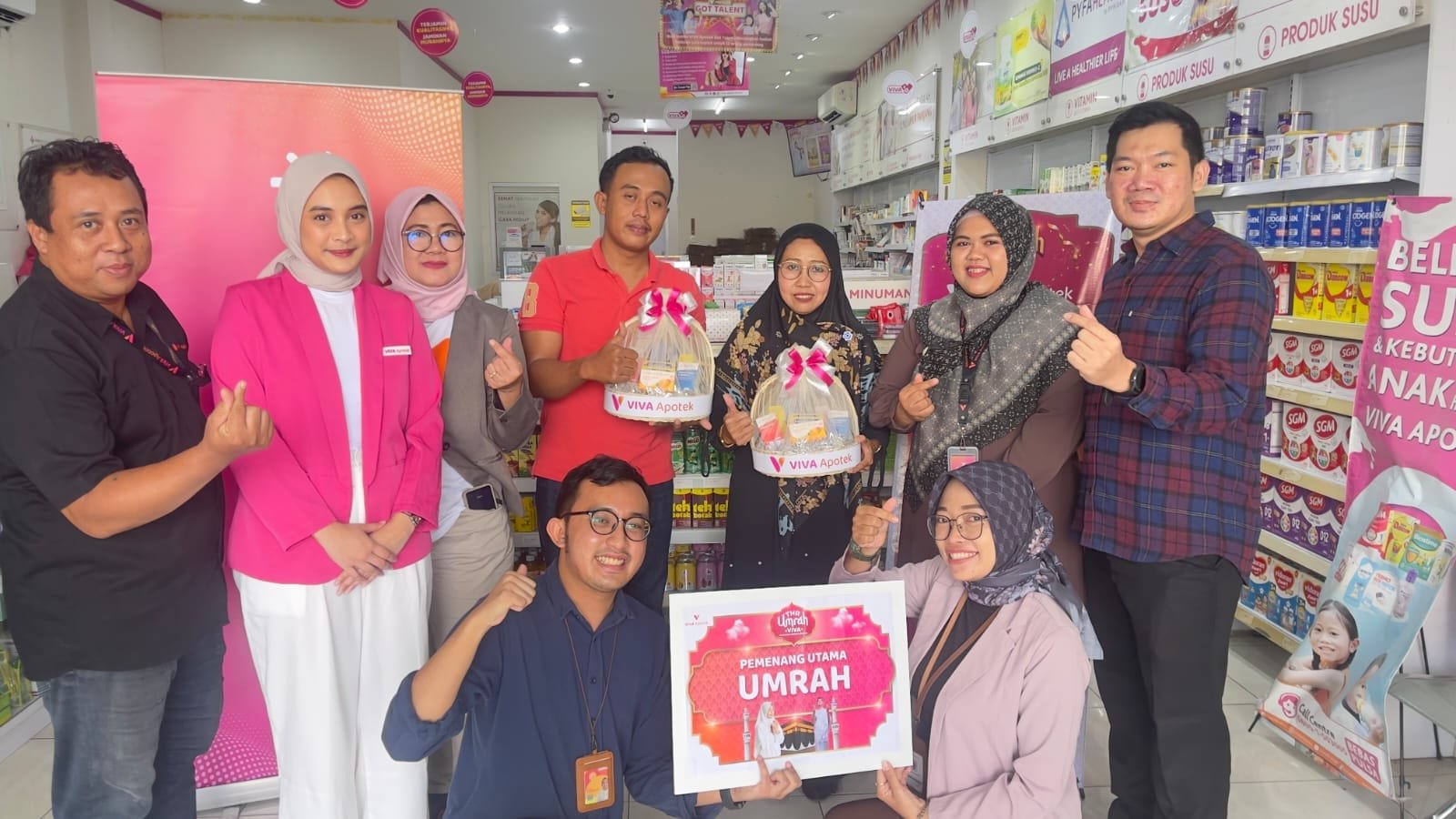 VIVA Apotek Wujudkan Impian Umrah Dua Pelanggan Melalui Program THR UMRAH VIVA “Selangkah Menuju Makkah”