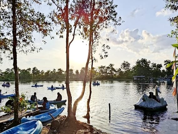 Pesona Danau Seran, Wisata Edukatif Untuk Keluarga