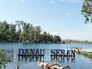 Pesona Danau Seran, Wisata Edukatif Untuk Keluarga