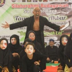 Teater Bocah Putra Bangsa: Ingatkan Identitas Sunda di Tawasulan Akbar Bogor