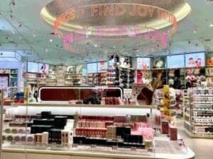 ATARU Hadirkan Keceriaan lewat Konsep Toko Modern &Trendi di Living World Kota Wisata