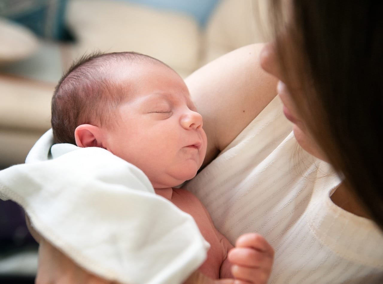 Menyusui Sesering dan Semau Bayi