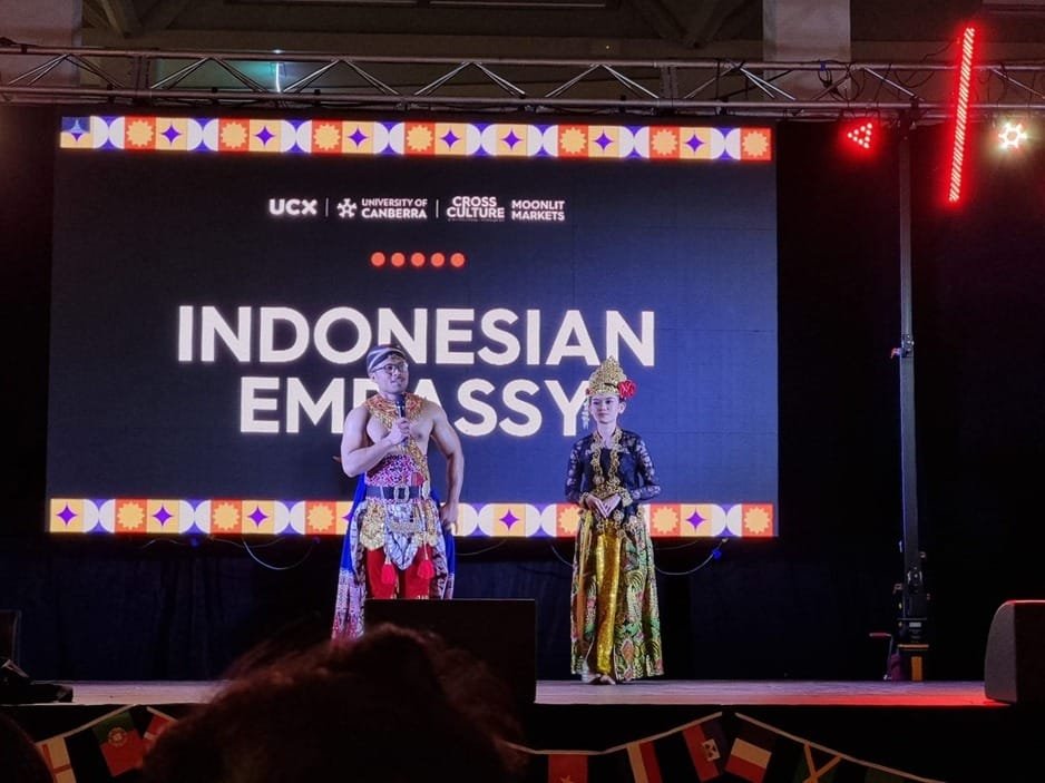 Dua Tari Tradisional Indonesia Meriahkan Panggung Pertunjukan Universitas Canberra