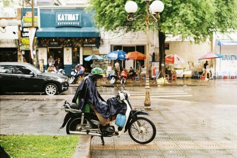 Nolan Indonesia Bagikan Tips Berkendara Aman dan Nyaman Saat Memasuki Musim Hujan