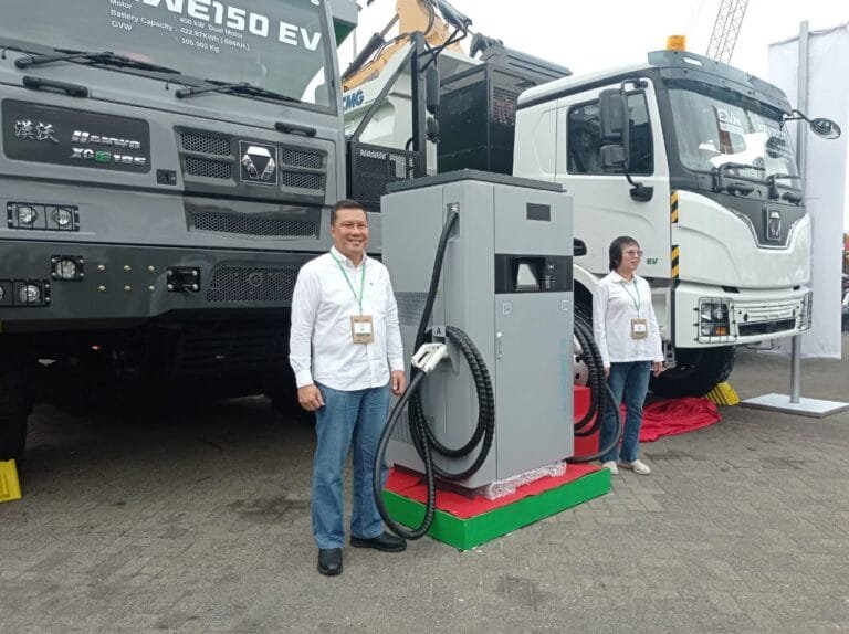PT Gaya Makmur Mobil Launching Dua Unit Electric Vehicle Trucks di Indonesia Mining 2024 JIEXPO Kemayoran