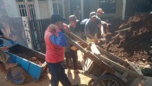 Atasi Banjir, Warga Pabuaran Cibinong Bogor Lakukan Sistem Drainase Horizontal Saluran Air
