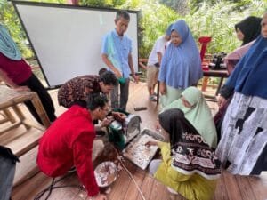 Universitas Mercu Buana Dorong Peningkatan Ekonomi Kampung Ekowisata Keranggan Melalui Hibah Alat dan Pelatihan Teknologi Tepat Guna