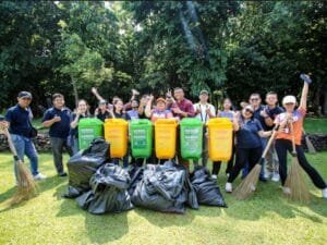 Peringati World Clean Up Day, The Ascott Limited Regional Bogor Lakukan Aksi Bersih-Bersih di Kebun Raya Cibinong