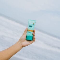 Perawatan Sinar UV di Musim Hujan: Kenapa Tetap Penting?