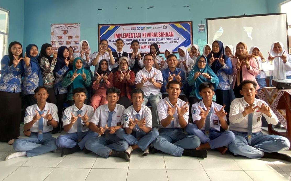 Workshop Implementasi Kewirausahaan Aero Astra Akademia di SMKN1 Way Kenanga Tubaba