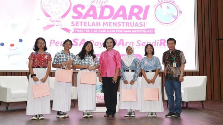 Pertama dari Charm & CharmNap! Bersama YKPI Mengadakan Edukasi SADARI (Periksa Payudara Sendiri) Kepada Lebih dari 400 Siswi SMP & SMA di Jakarta