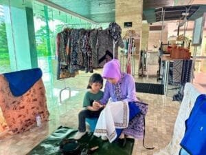 Peringati Hari Batik Nasional Aston Bogor Ajak Tamu Membatik Bersama Batik Bogor Tradisiku