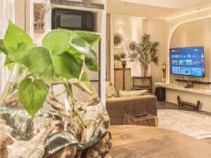 Nikmati Kemewahan Bandung: Suite Mewah dengan Sinema Pribadi & Panorama Skyline Memukau