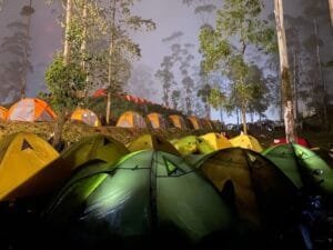 Camping Seru Sambil Berendam di Kolam Air Panas di Awana Resort Ciwidey