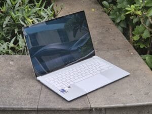 ASUS Zenbook S 14 OLED, Laptop Tipis Premium dengan Daya Tahan Baterai Seharian
