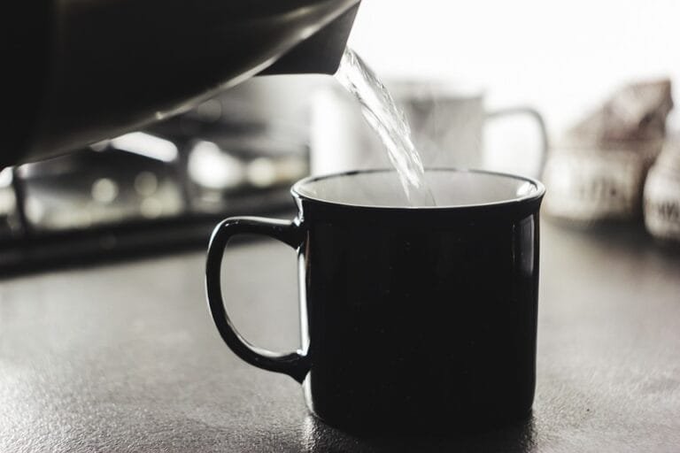 Manfaat Minum Air Hangat Bagi Kesehatan Tubuh