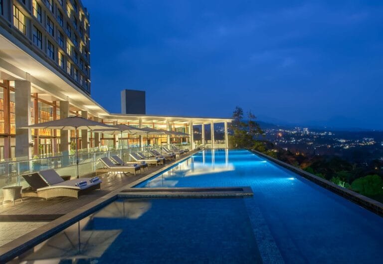 MARIPOSA MAGICAL NIGHT : PERAYAAN NATAL DAN TAHUN BARU DI SWISS-BELRESORT DAGO HERITAGE Malam Liburan yang Penuh Keanggunan, Keceriaan, dan Gemerlap