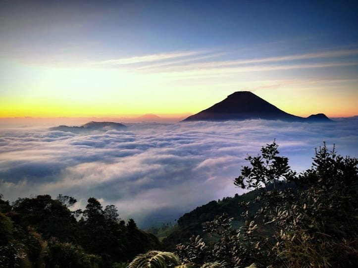 Pesona 'Golden Sunrise Sikunir' Keindahan Alam Bukit Sikunir Dieng, Wonosobo
