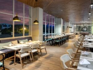 Rayakan Malam Pergantian Tahun Baru 2025 Bertabur Hadiah di Hotel Santika Pasir Koja