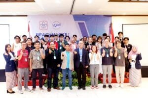 Sun, Sand, and Code: Cara Unik President University Boyong Mahasiswa Prodi IT Indonesia dan Korea Adu Kreativitas di Pantai Tanjung Lesung