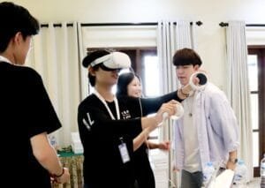 Sun, Sand, and Code Cara Unik President University Boyong Mahasiswa Prodi IT Indonesia dan Korea Adu Kreativitas di Pantai Tanjung Lesung
