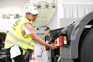 UD Trucks Indonesia Rayakan Kemenangan Pengemudi Indonesia di ajang global UD Extra Mile Challenge 2024