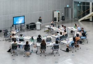 Yuk, Kenali Perbedaan Public Speaking Dengan Pidato