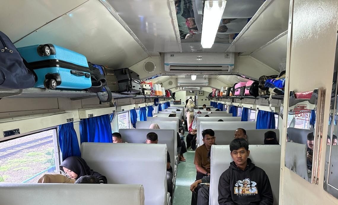 KAI Catat Penjualan Tiket Kereta Api Jarak Jauh dan Lokal Capai 2,9 Juta Penumpang Saat Nataru