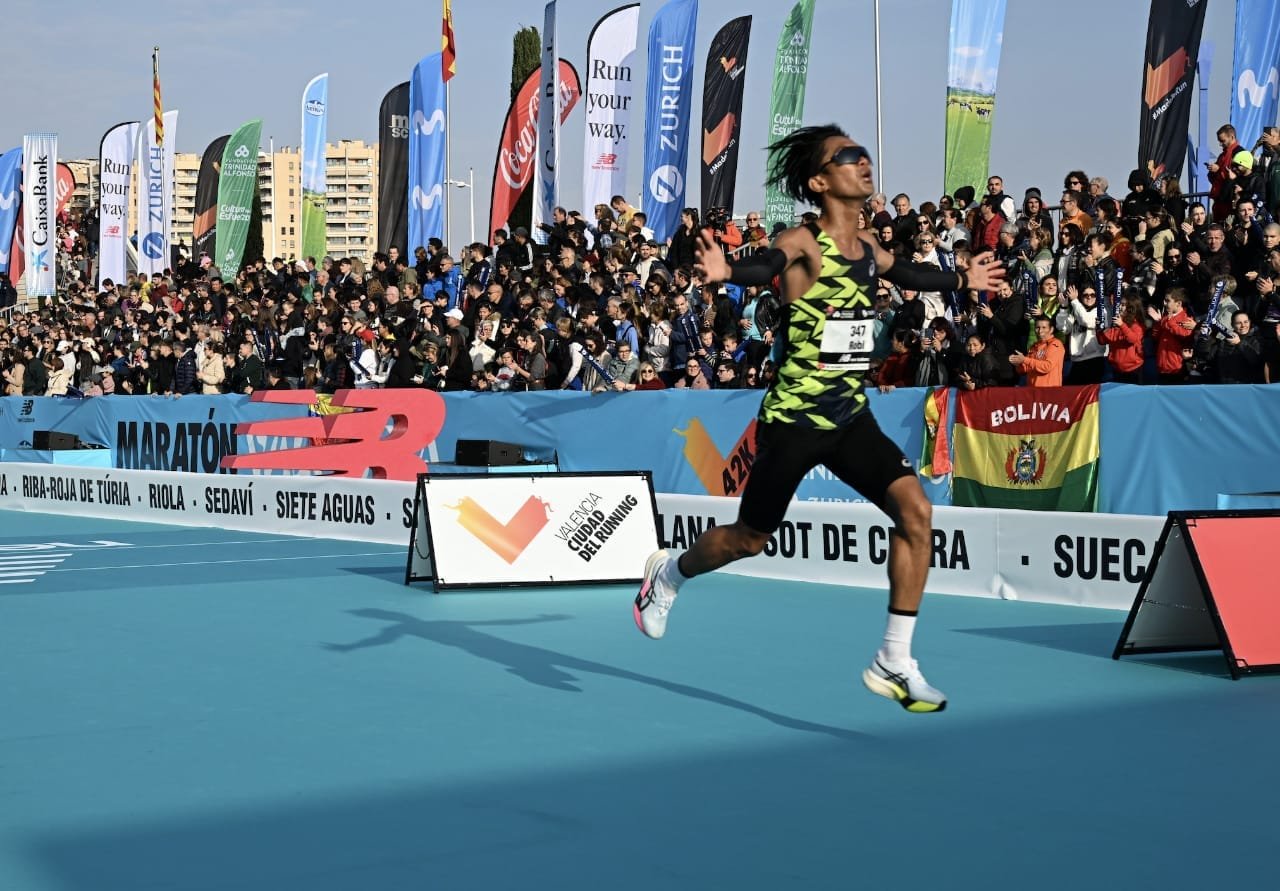 ASICS Indonesia Dukung Atlet Lari Robi Syianturi Pecahkan Rekor Nasional Marathon di Valencia Spanyol 2024