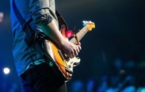 Asal-Usul Gitar: Sejarah dan Perkembangannya